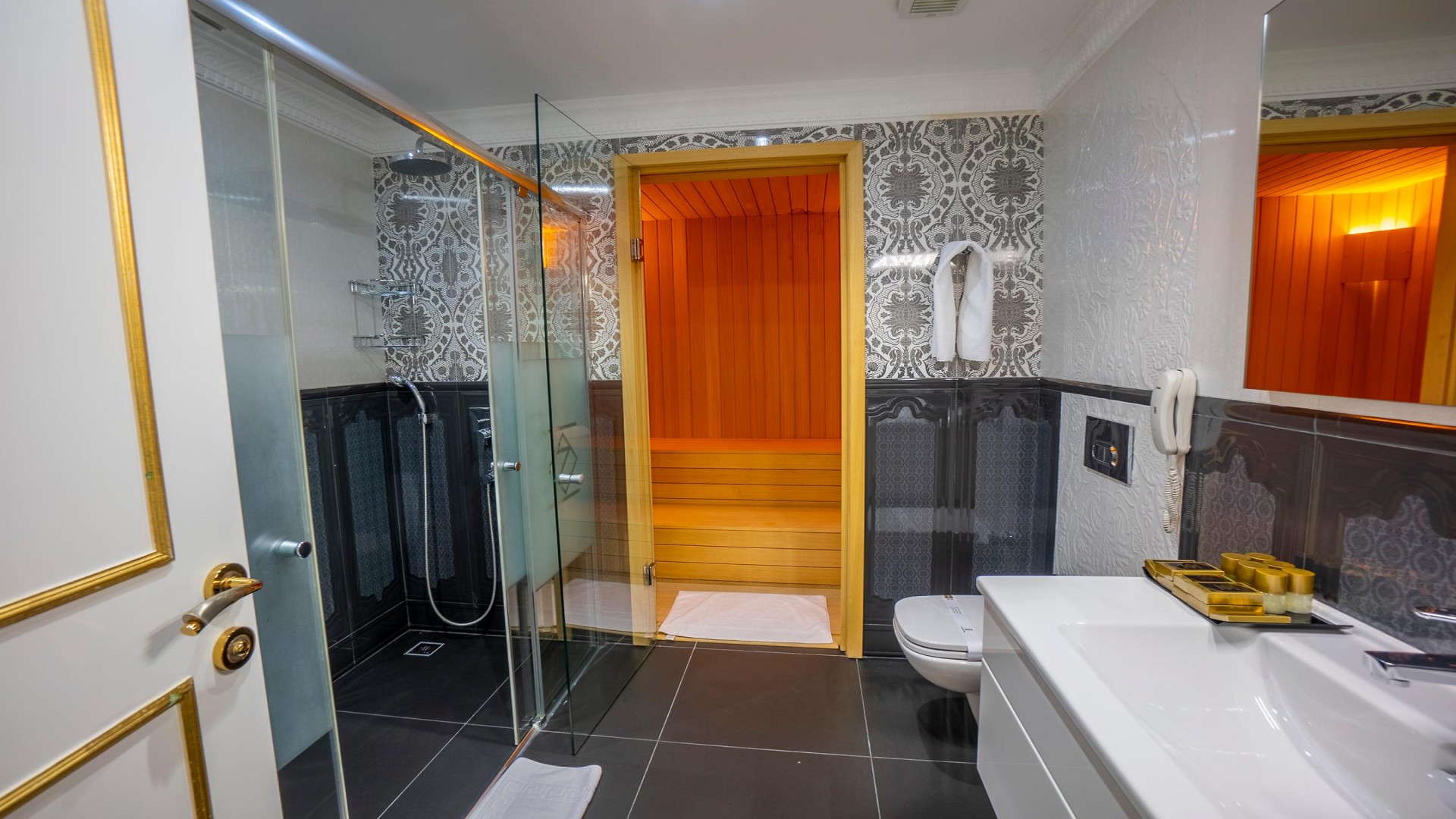 Azka Otel