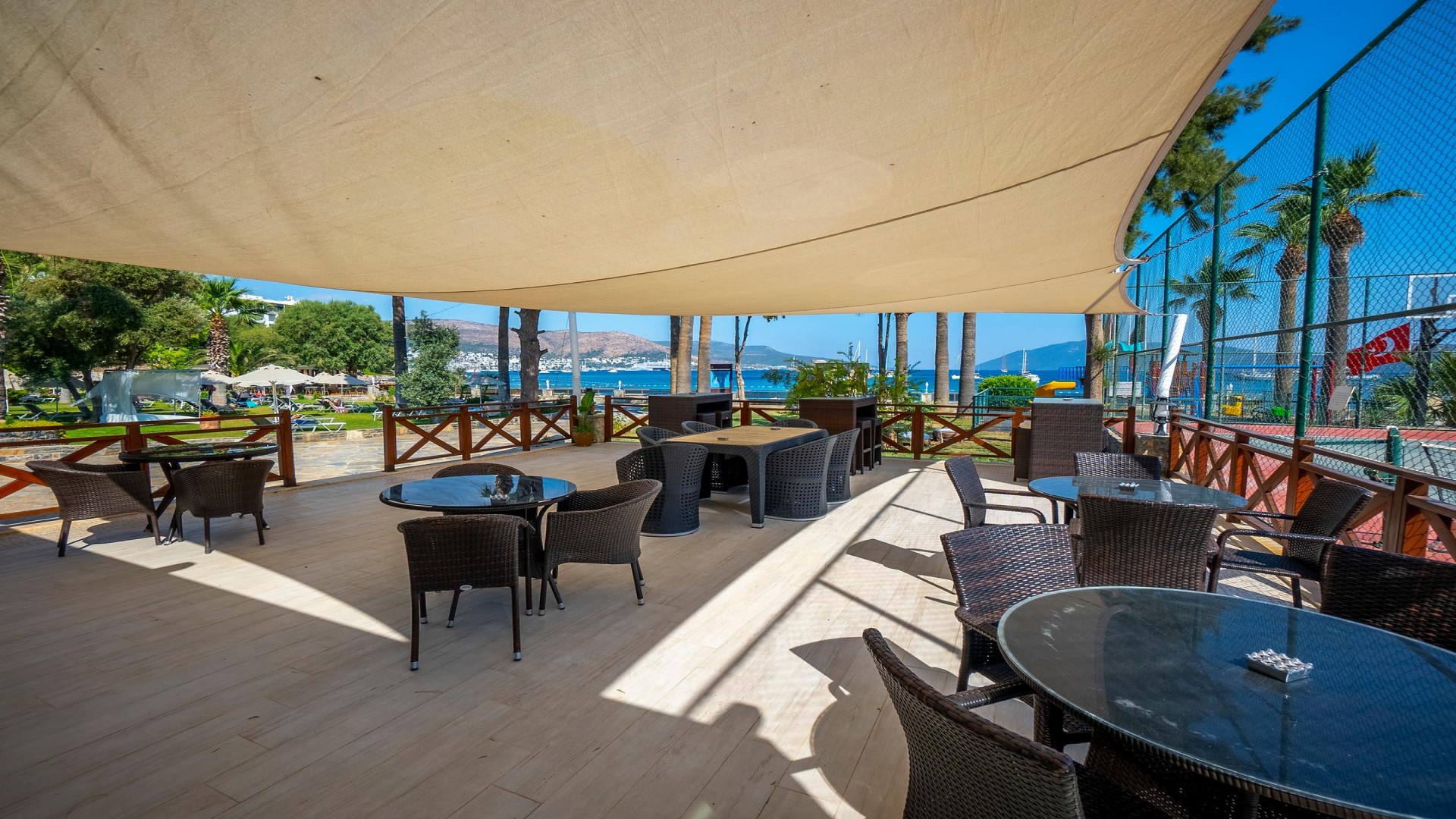 Azka Otel