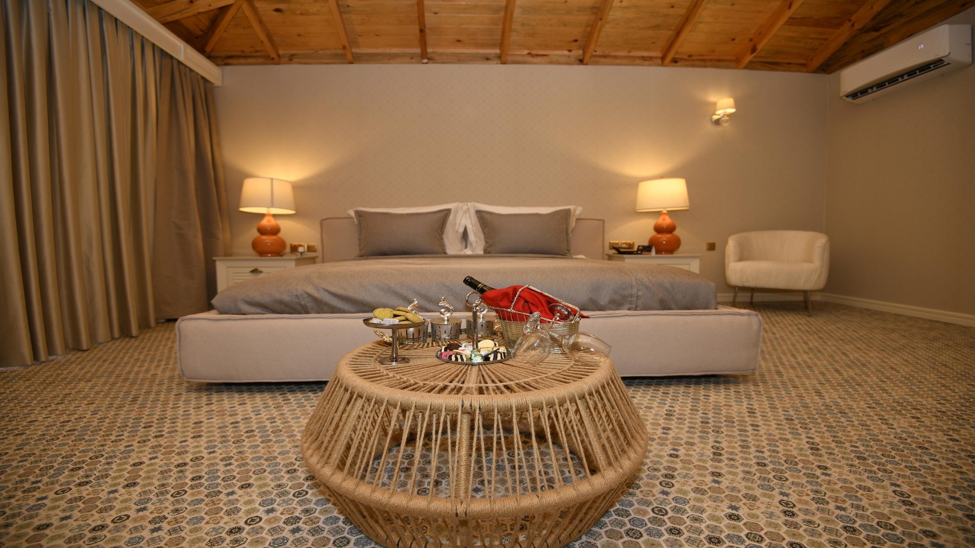 Les Ambassadeurs Hotel & Casino