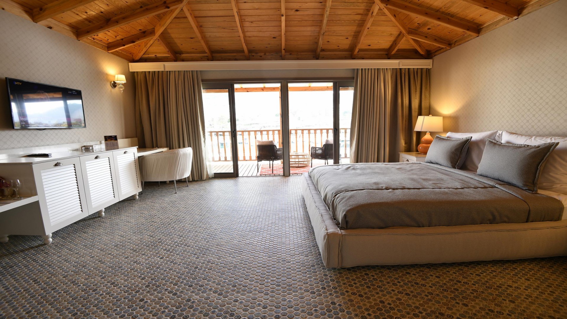 Les Ambassadeurs Hotel & Casino