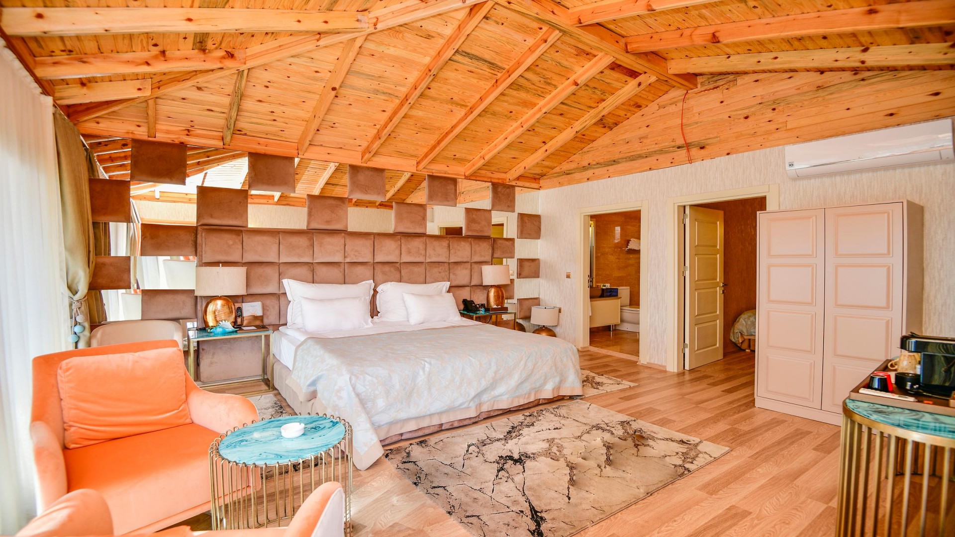 Les Ambassadeurs Hotel & Casino