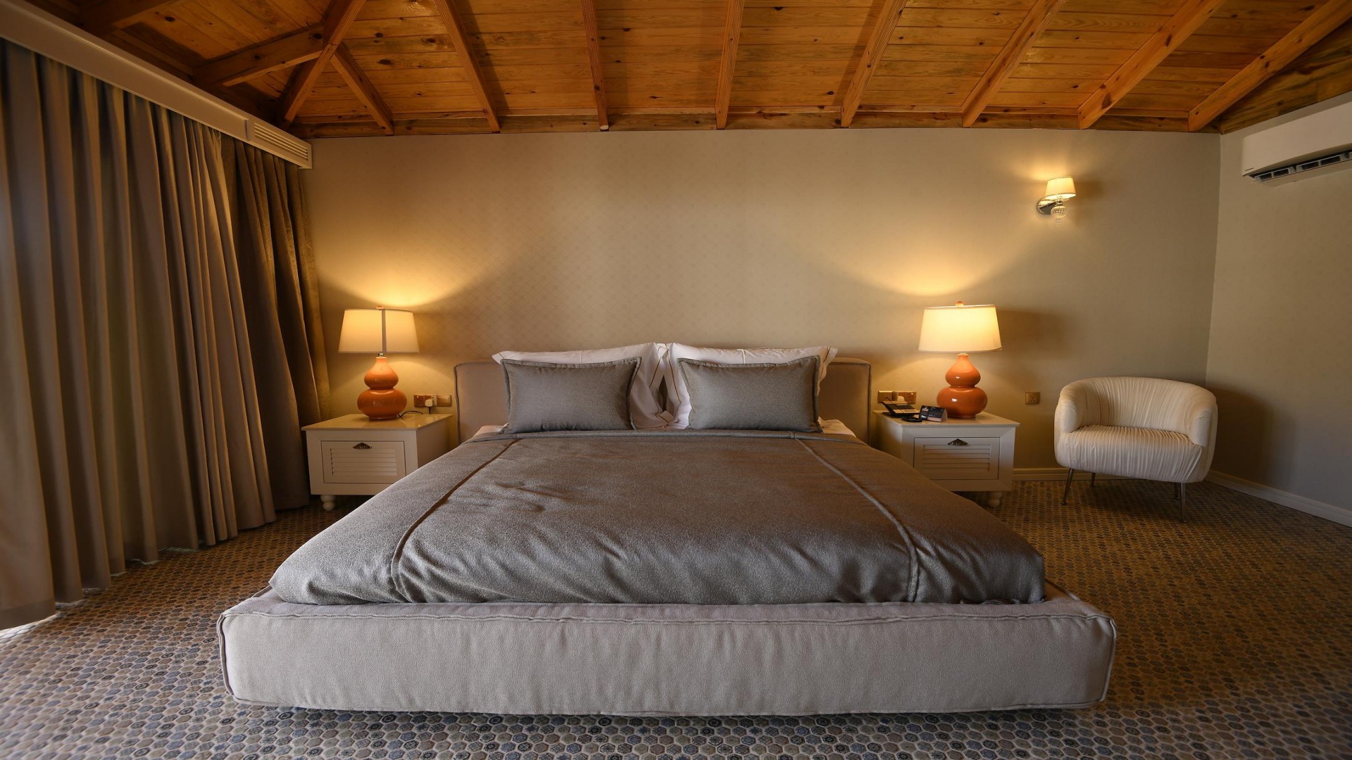 Les Ambassadeurs Hotel & Casino