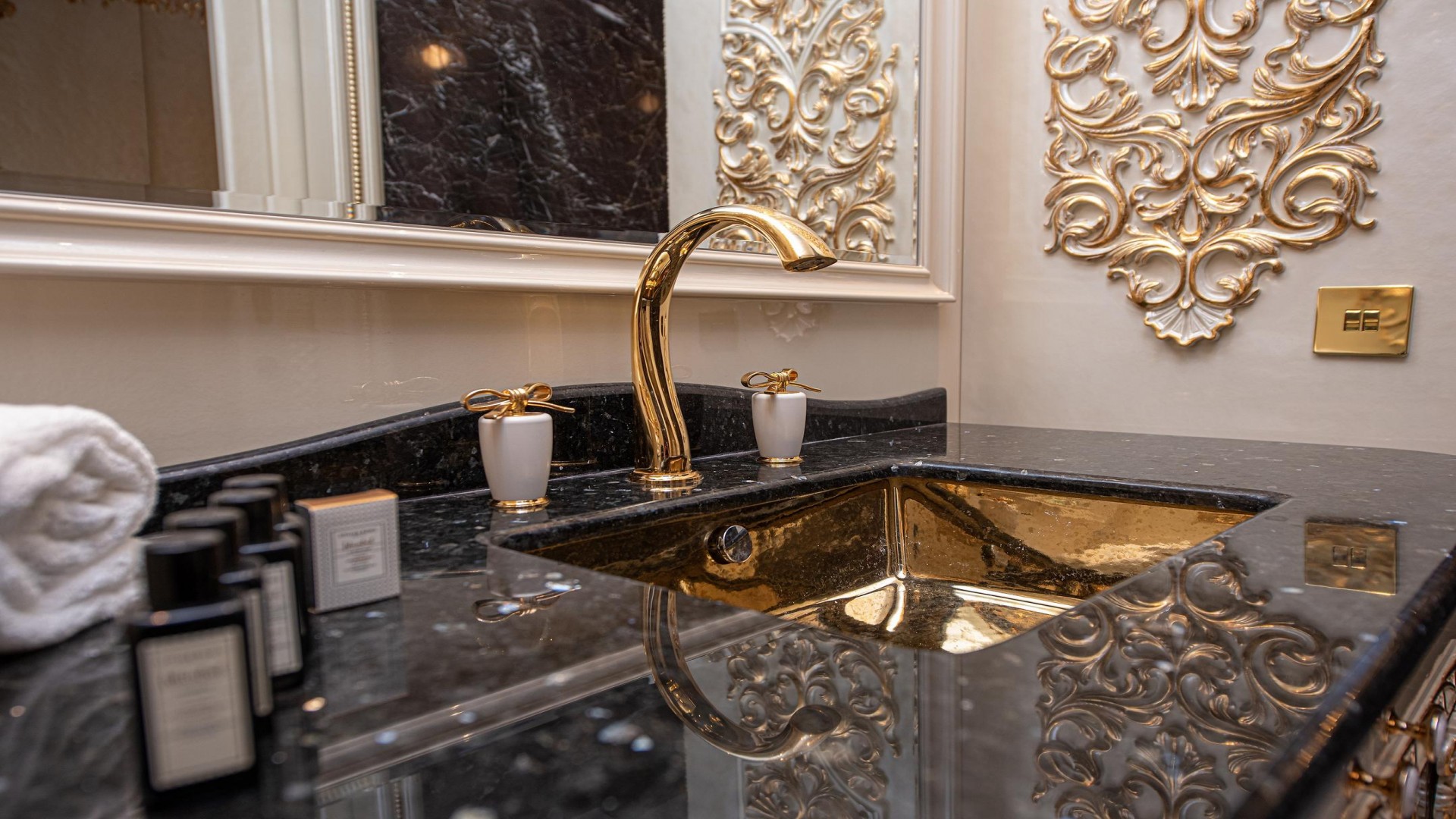 Les Ambassadeurs Hotel & Casino