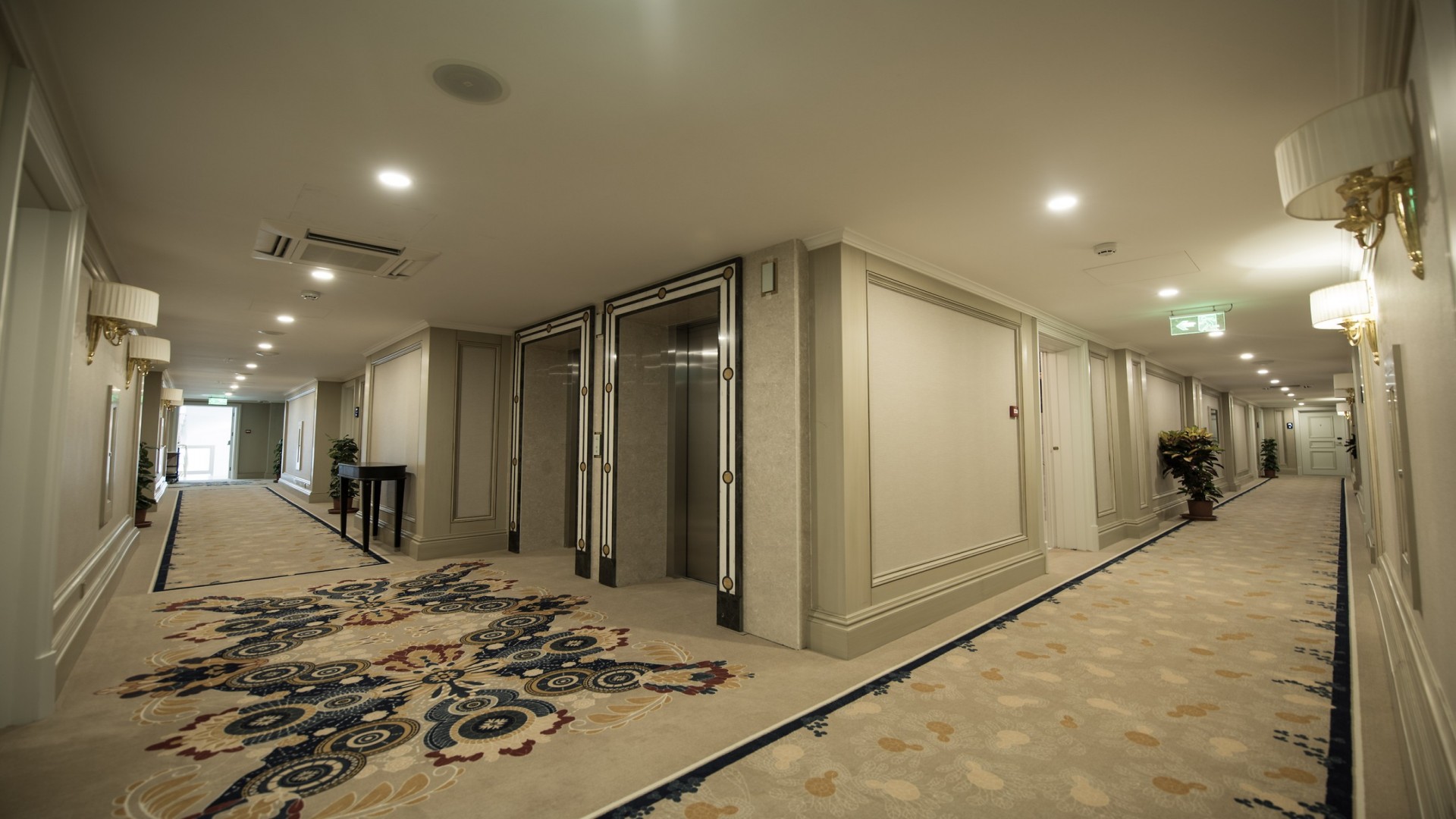 Les Ambassadeurs Hotel & Casino