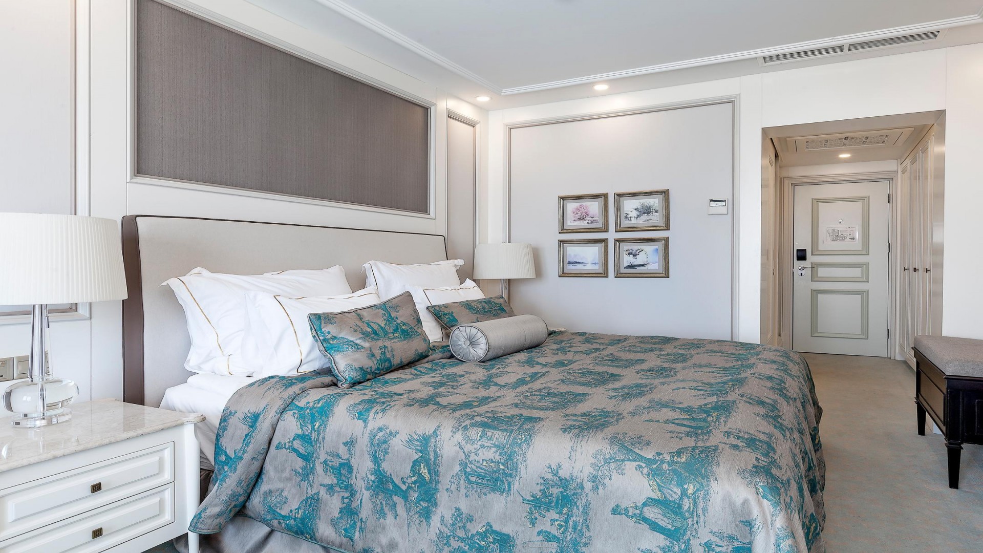 Les Ambassadeurs Hotel & Casino