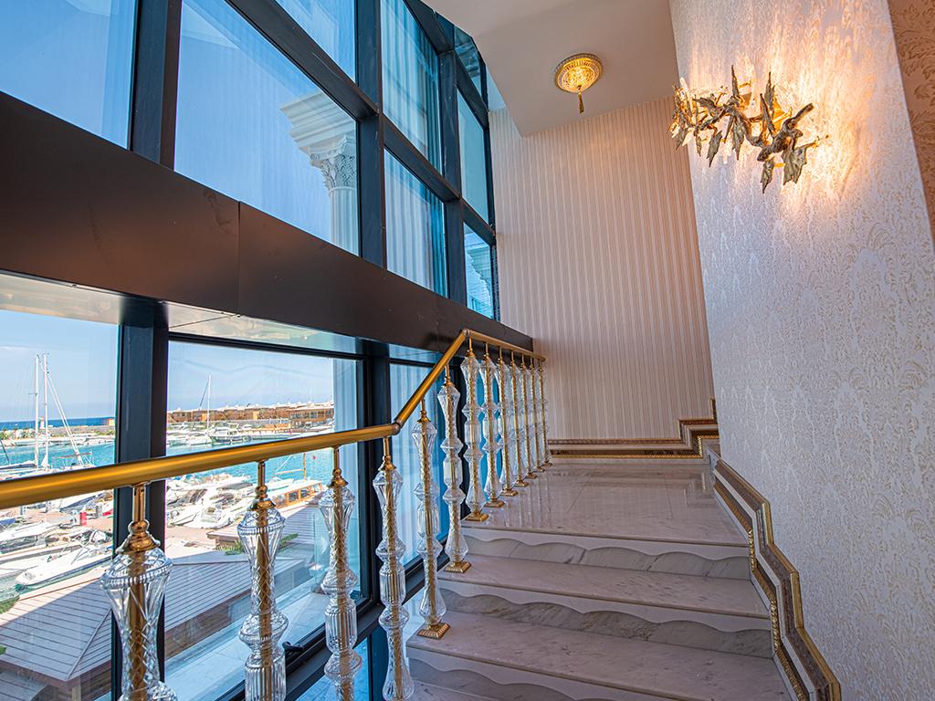 Les Ambassadeurs Hotel & Casino